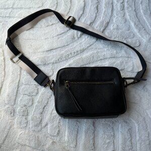 Universal Thread (Target) Camera Crossbody Bag Black Faux Leather